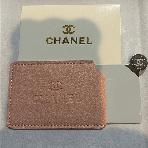CHANEL PINK CARD HOLDER W/Mirror GWP NIB AUTHENTIC SMALL WALLET 3.5X 2.5”. - Picture 4 of 4